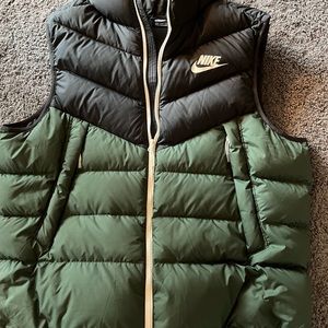 Mens Nike XXL winter vest. Worn a few times only.